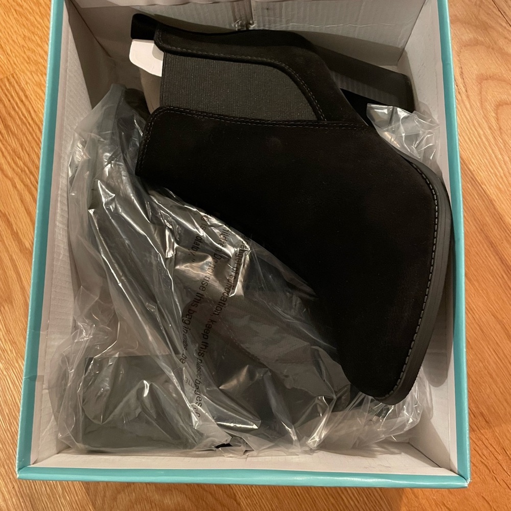 SODA physic booties. Never worn. - Picture 3 of 6